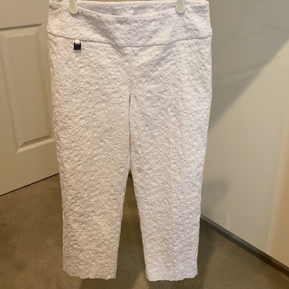White pull on Capris dressy - Picture 5 of 8
